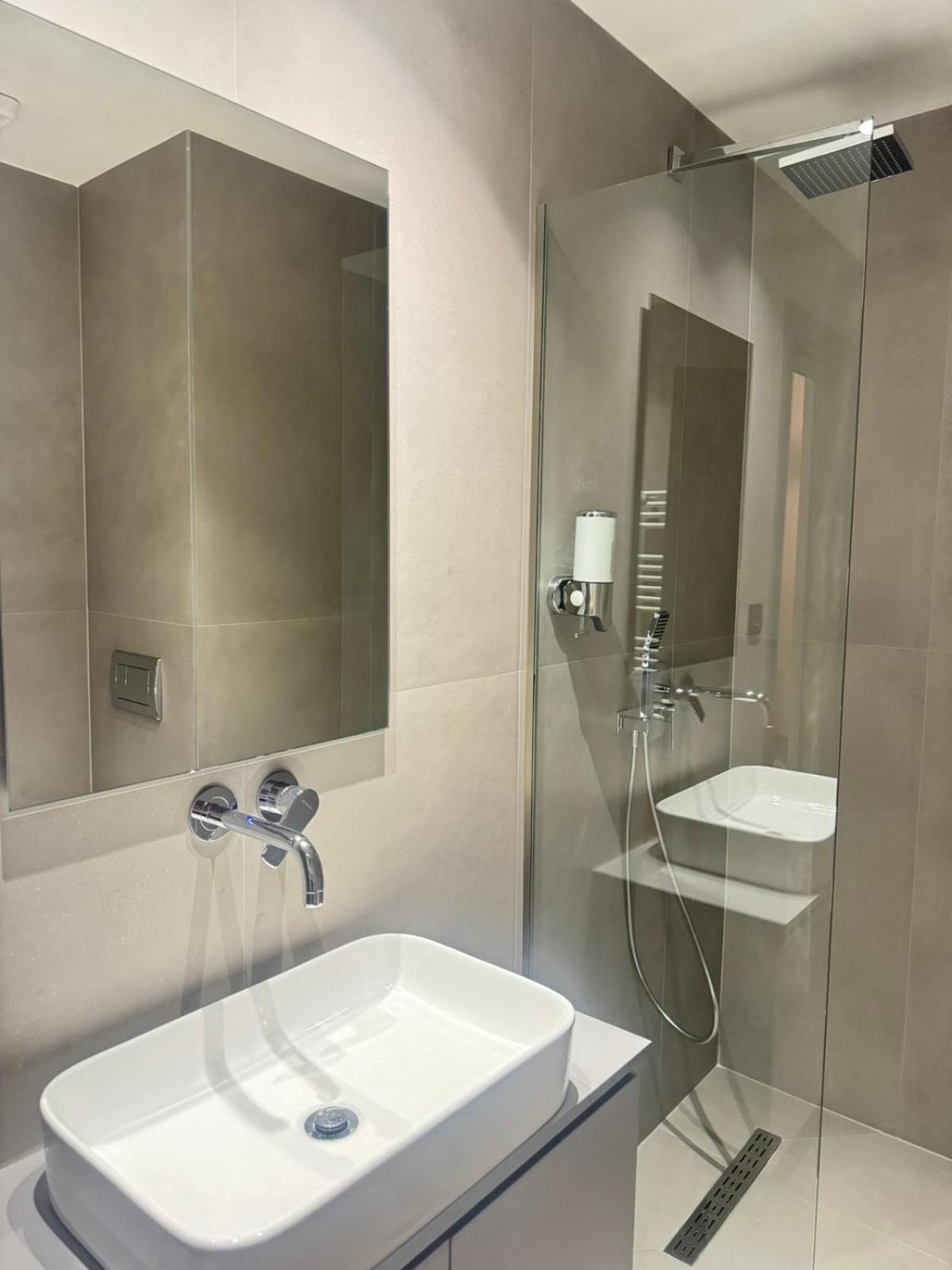 Luna-Your Urban Stay Thessaloniki Buitenkant foto