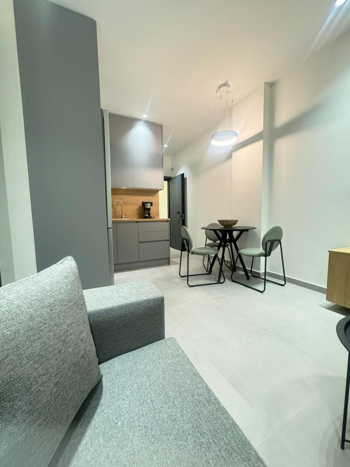 Luna-Your Urban Stay Thessaloniki Buitenkant foto