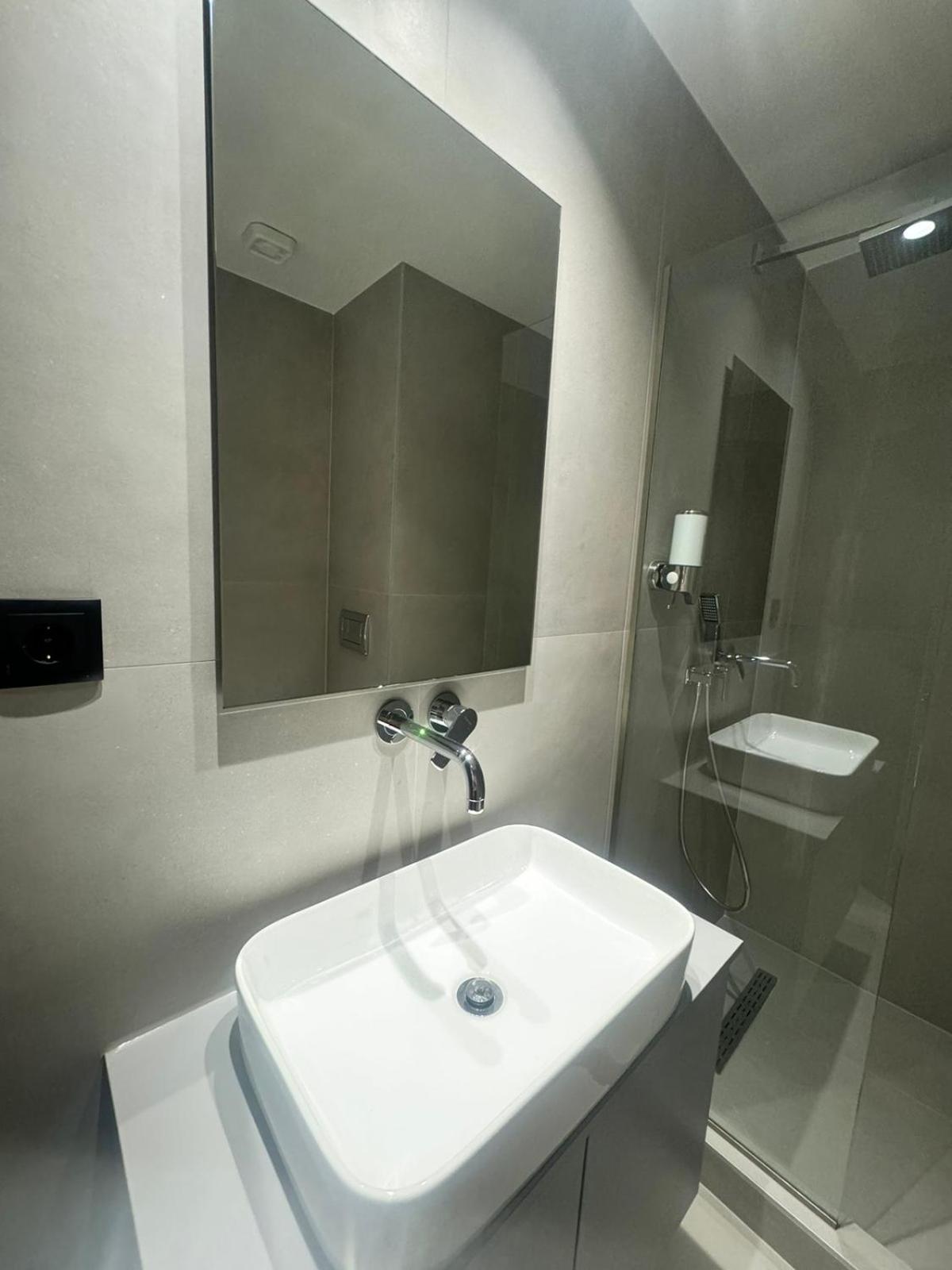 Luna-Your Urban Stay Thessaloniki Buitenkant foto